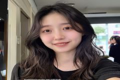 三上悠亚社交媒体更新自拍照，展现日常生活状态，亲切自然的粉丝互动